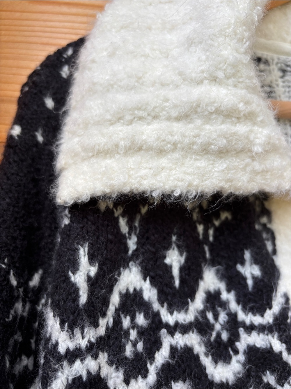 Pilcro V-Neck Fuzzy Printed Popover Sweater Fair Isle Medium - Picture 6 of 12